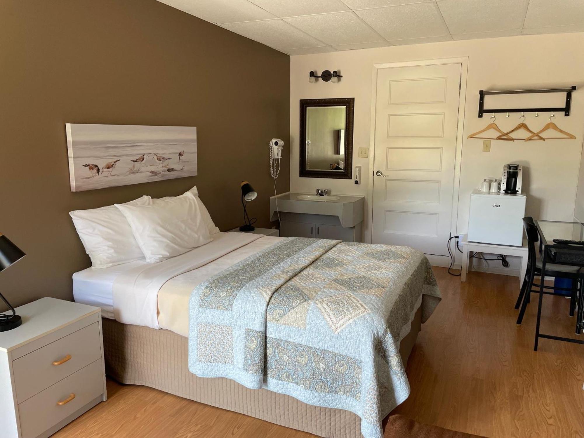 טאדוסאק Hotel Le Pionnier מראה חיצוני תמונה