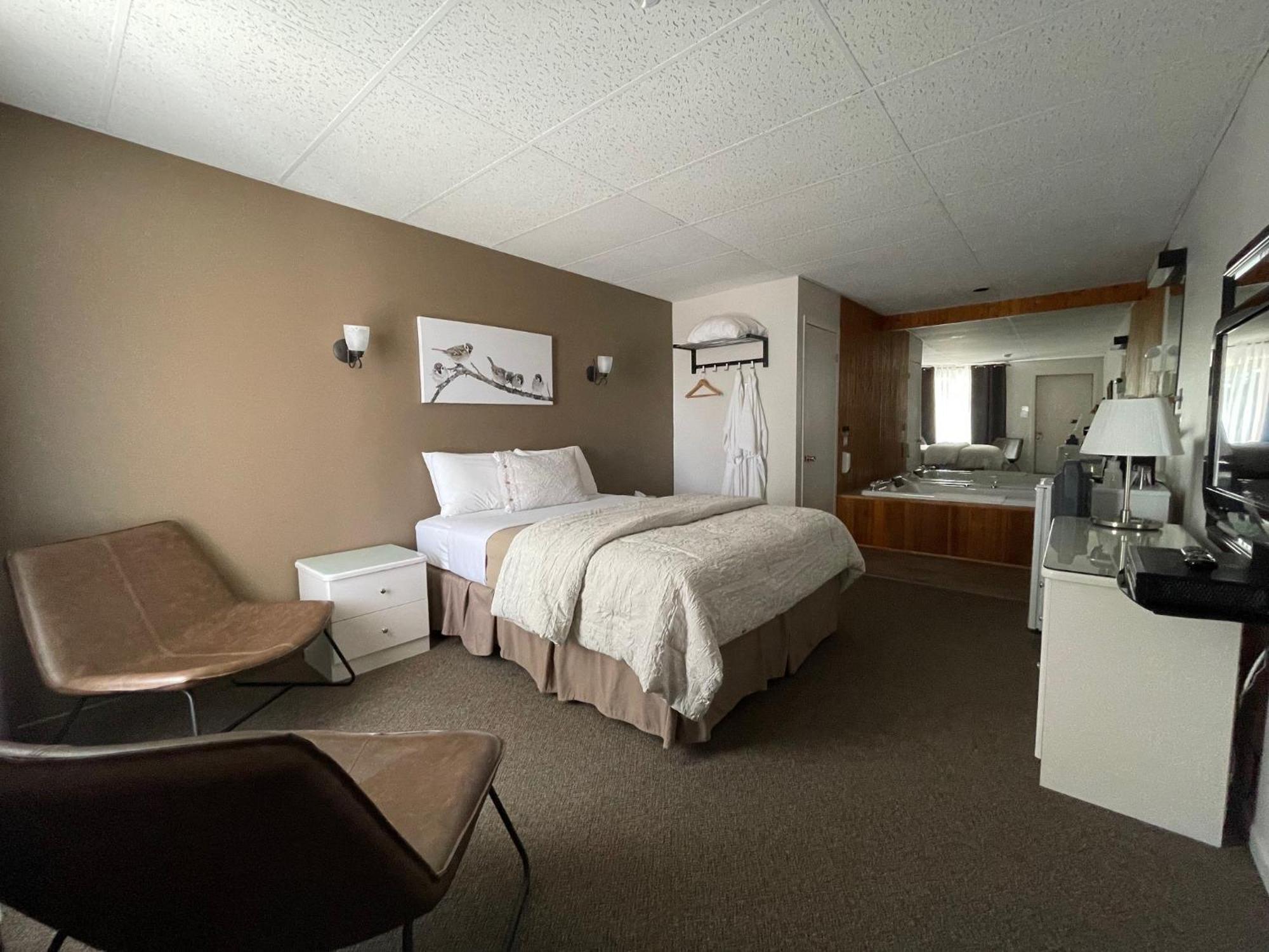 טאדוסאק Hotel Le Pionnier מראה חיצוני תמונה